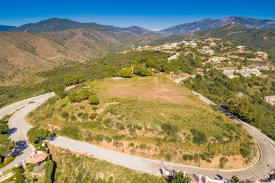 Building plot for 1 or 6 houses for sale in Monte Mayor, Benahavis