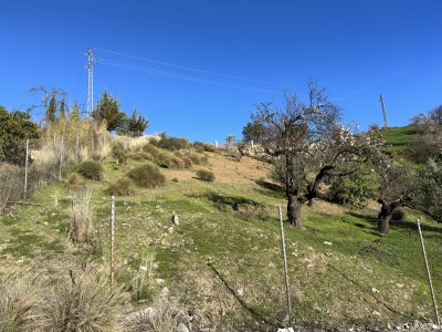 Rustic plot for sale at Guaro, close to the Town Centre
