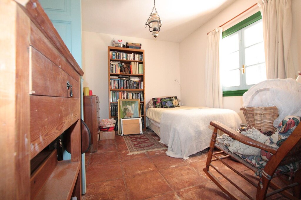 Bedroom detail