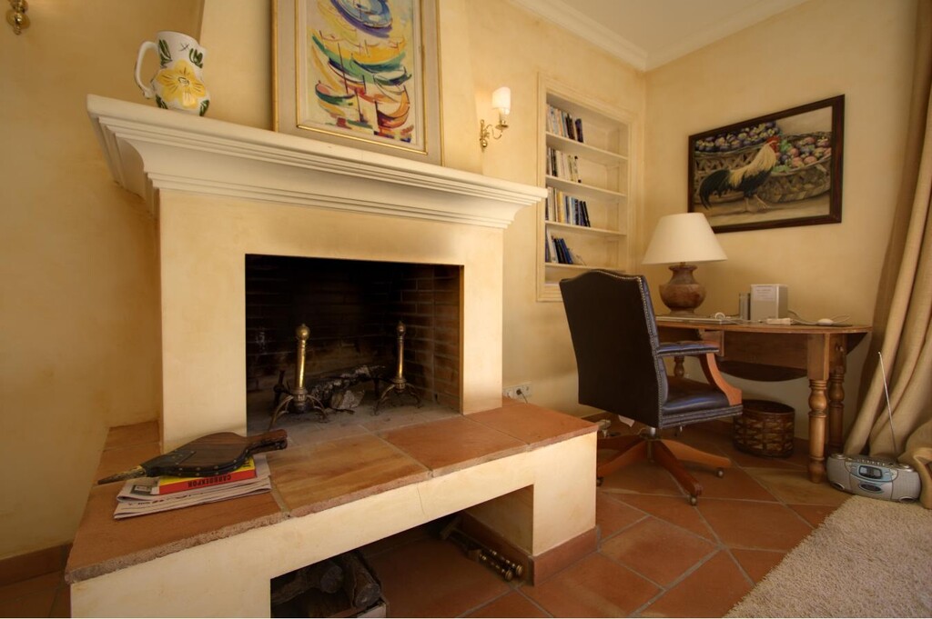 Fireplacedetailguesthouse