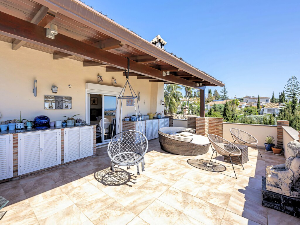 Estepona villa with guest house (38)