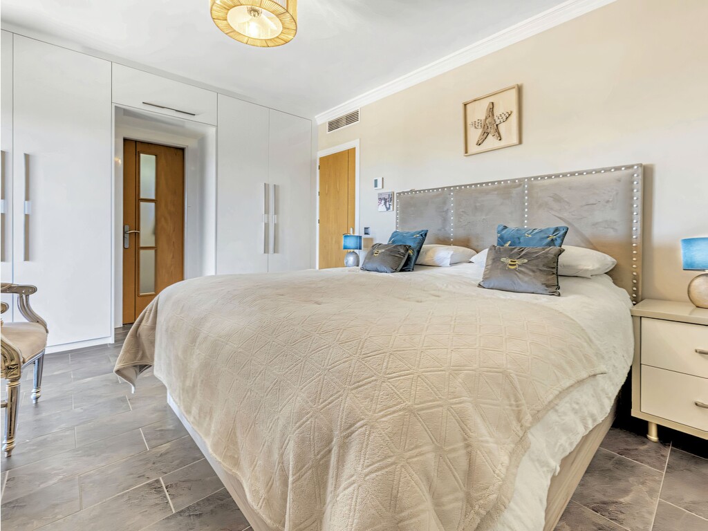 Estepona villa with guest house (39)