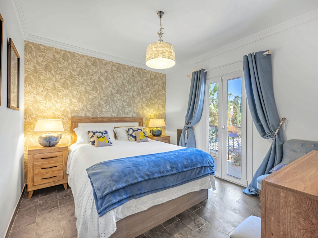 Estepona villa with guest house (42)
