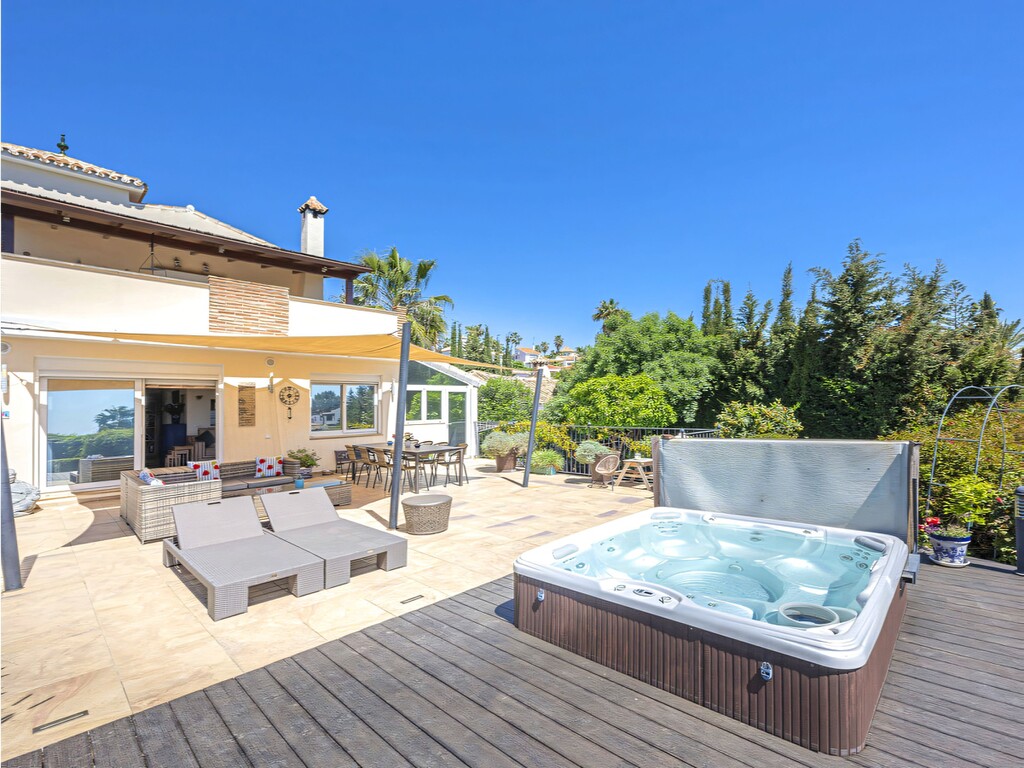 Estepona villa with guest house (1)