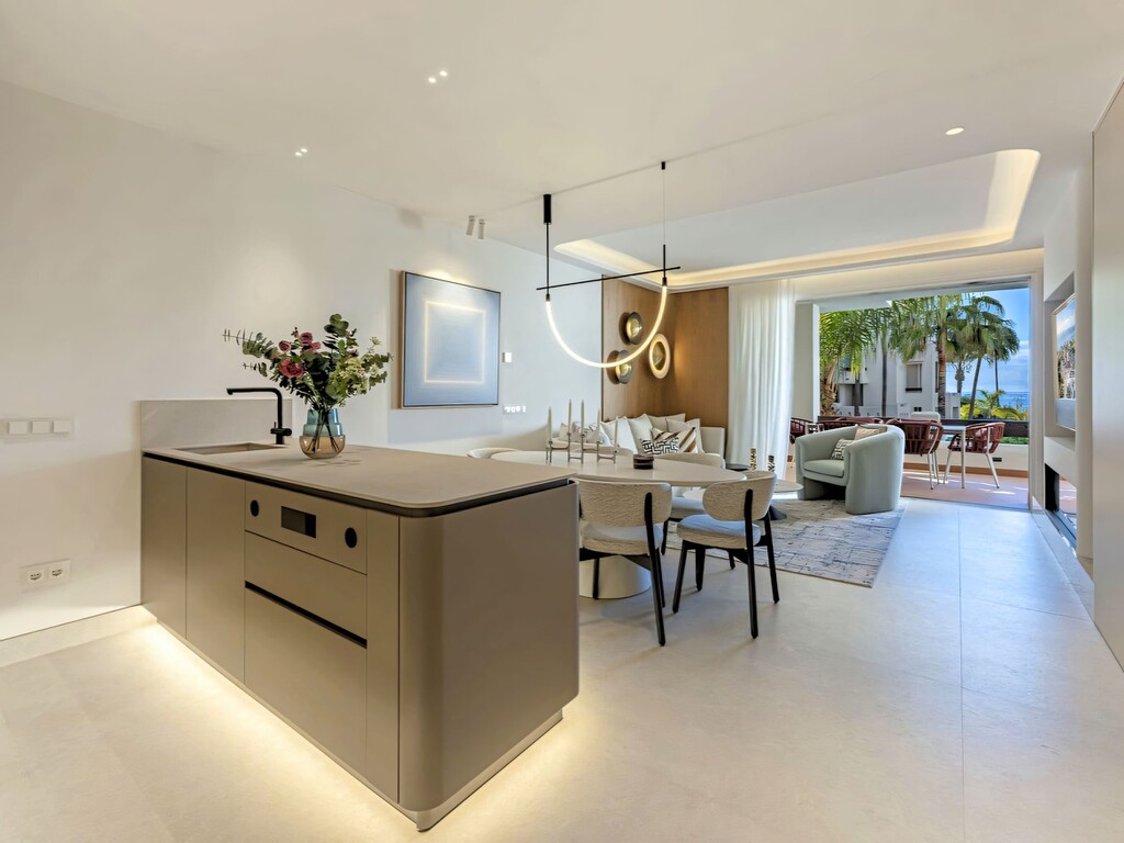 Renovated New Golden Mile apartment (2)