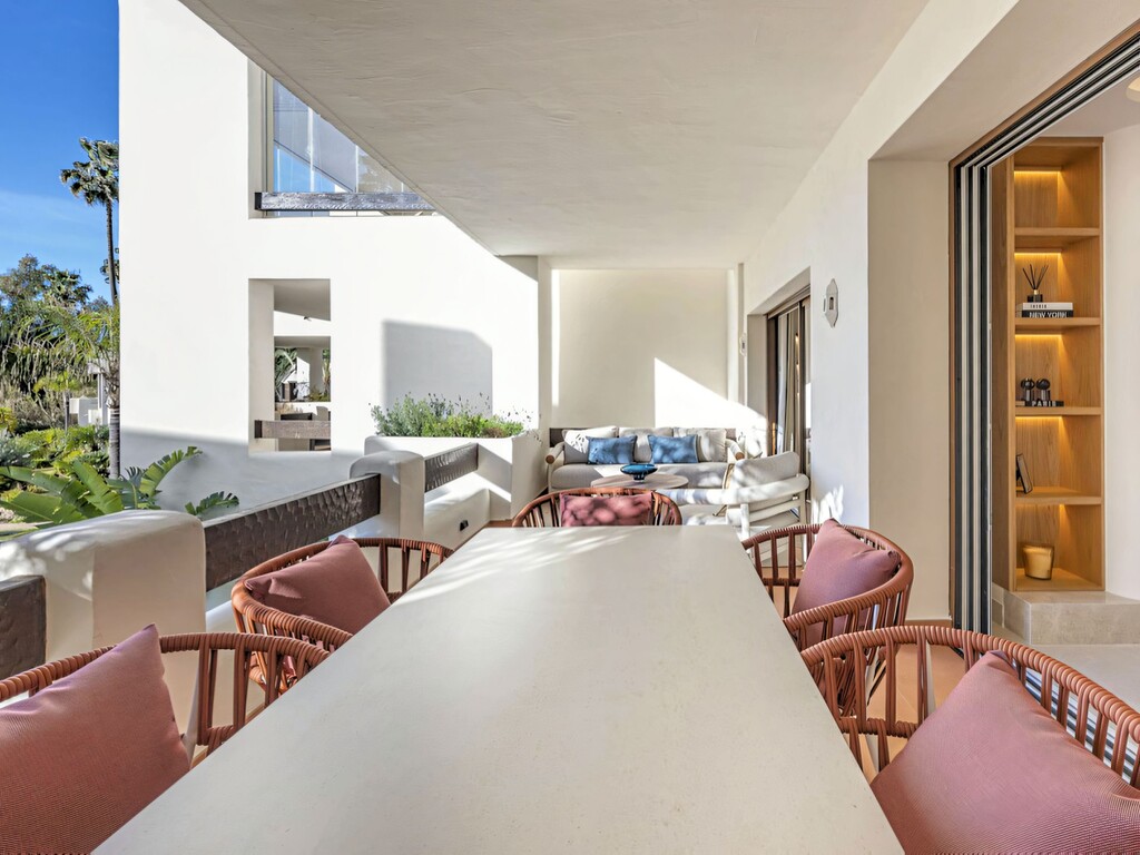 Renovated New Golden Mile apartment (31)