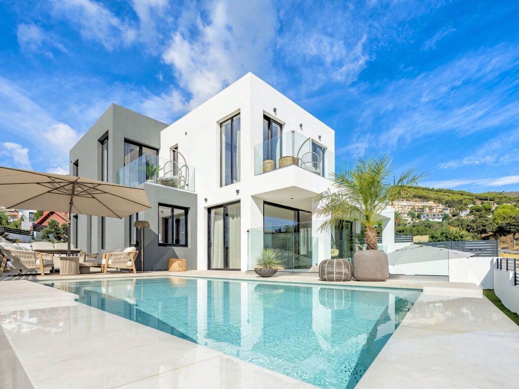 Newly built Benalm&aacute;dena villa_11